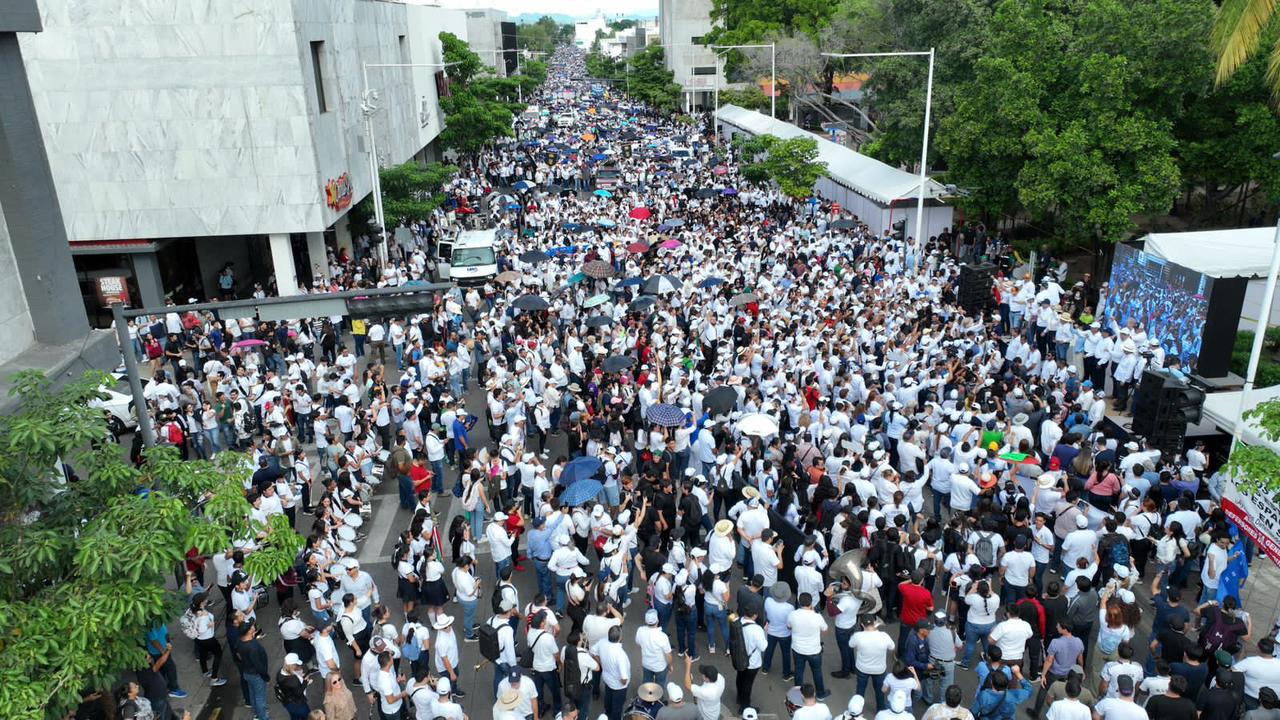 ‘Por la autonomía de la UAS’; marchan miles de universitarios en Sinaloa