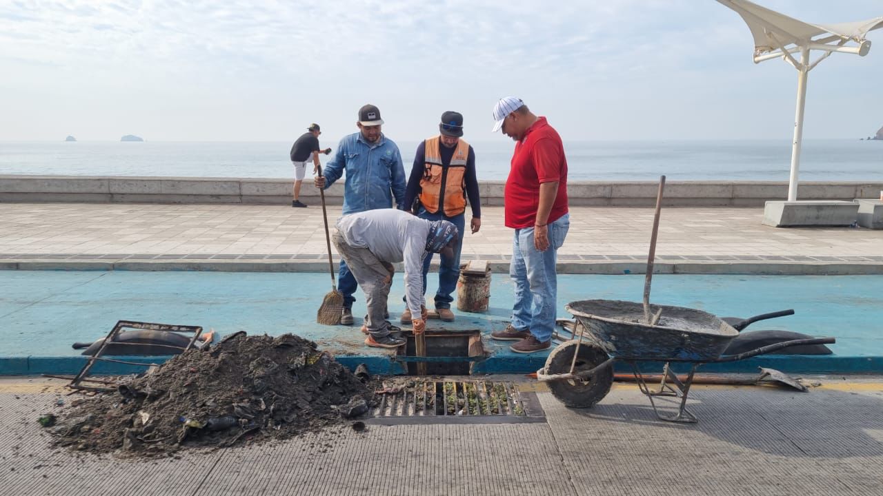 Obras Públicas realiza mantenimiento a zona turística de Mazatlán