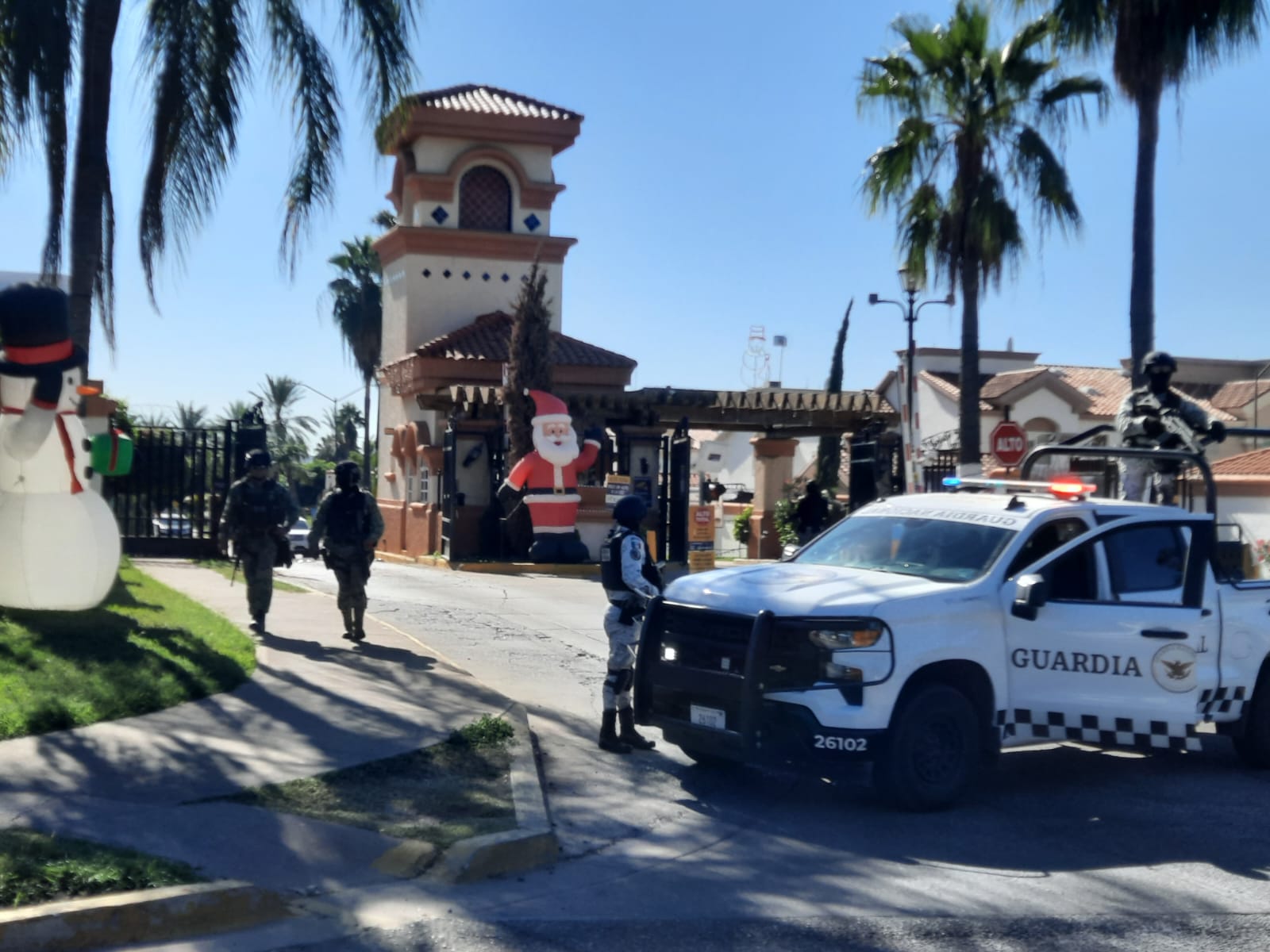 Amagan a pareja de adultos mayores y les roban alhajas y un carro en exclusivo residencial en Culiacán
