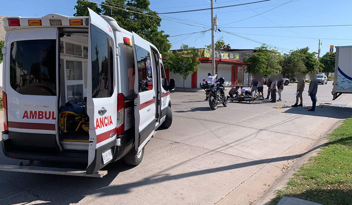 Motociclista va dar al Hospital General de Los Mochis, luego de ser embestido por el conductor de una camioneta