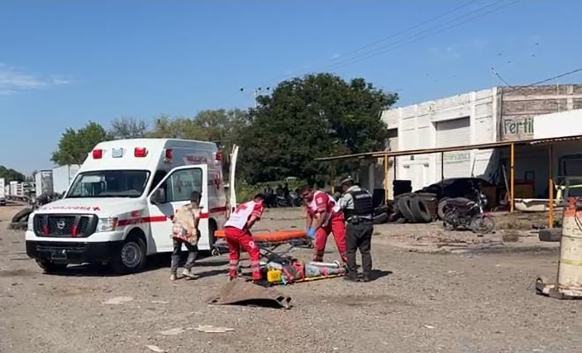 Motociclistas es atropellado sobre la México 15, en Guasave y queda gravemente herido