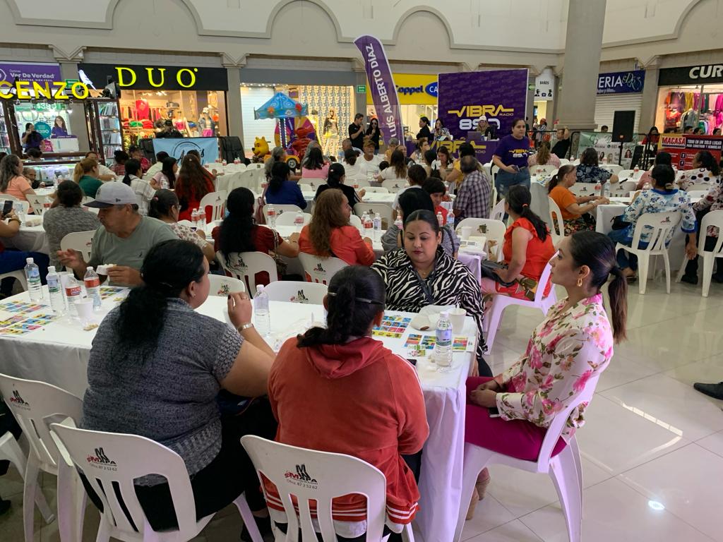 ¡Desde Guasave! Mariconcho y Karely Beltrán hacen vibrar con la Lotería