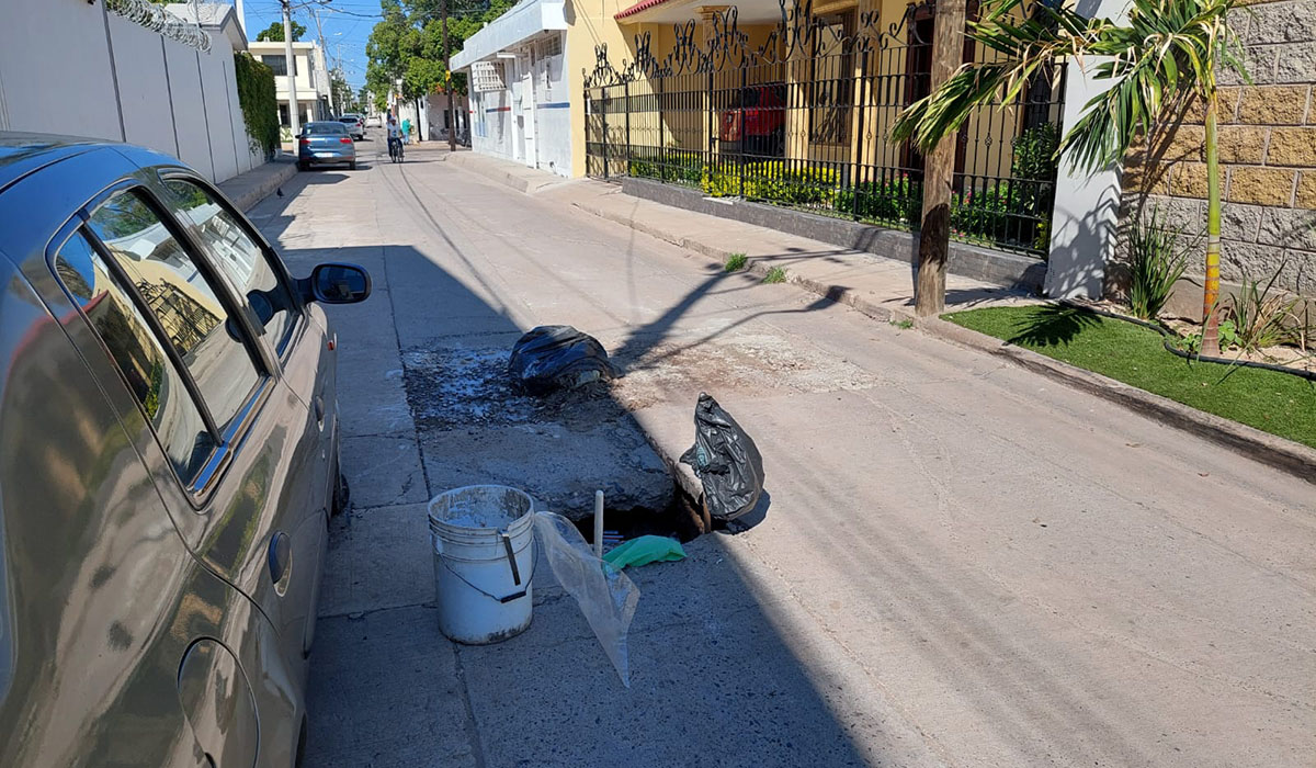 Surge nuevo socavón en Los Mochis, sobre el callejón Sinaloa, vecinos pide intervención de Japama