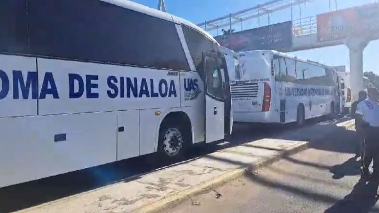 ¡Todas las entradas bloqueadas! Trabajadores de la UAS no permiten acceso al Congreso