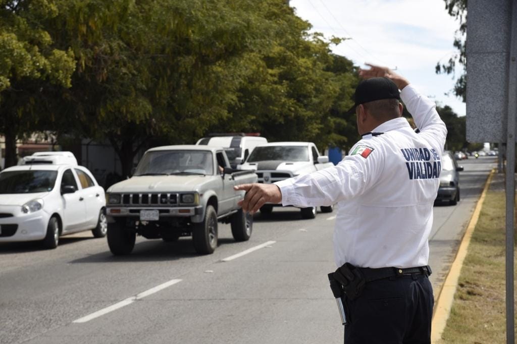 Ya se puso Los Mochis de fiesta, cruceros y vías principales se llenan; tráfico aumenta 30 por ciento