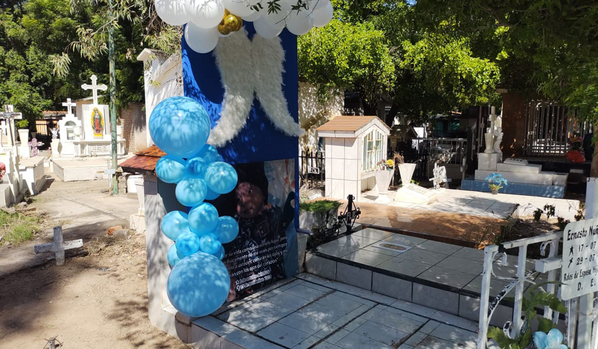 Guasavenses no se olvidan de sus angelitos en el Día de Todos los Santos