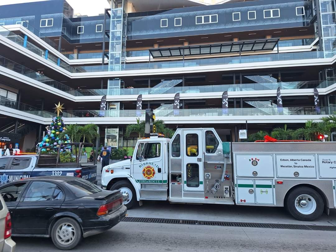 Turistas quedan atrapados por una hora en un elevador en centro condominal de Mazatlán
