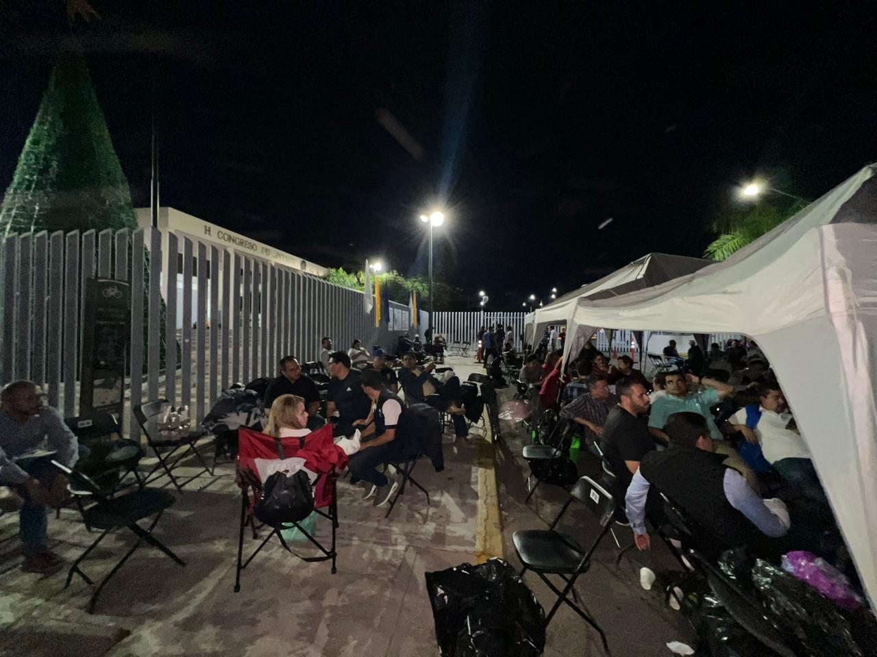 ¡Se quedarán! Universitarios mantendrán manifestación en el Congreso hasta mañana