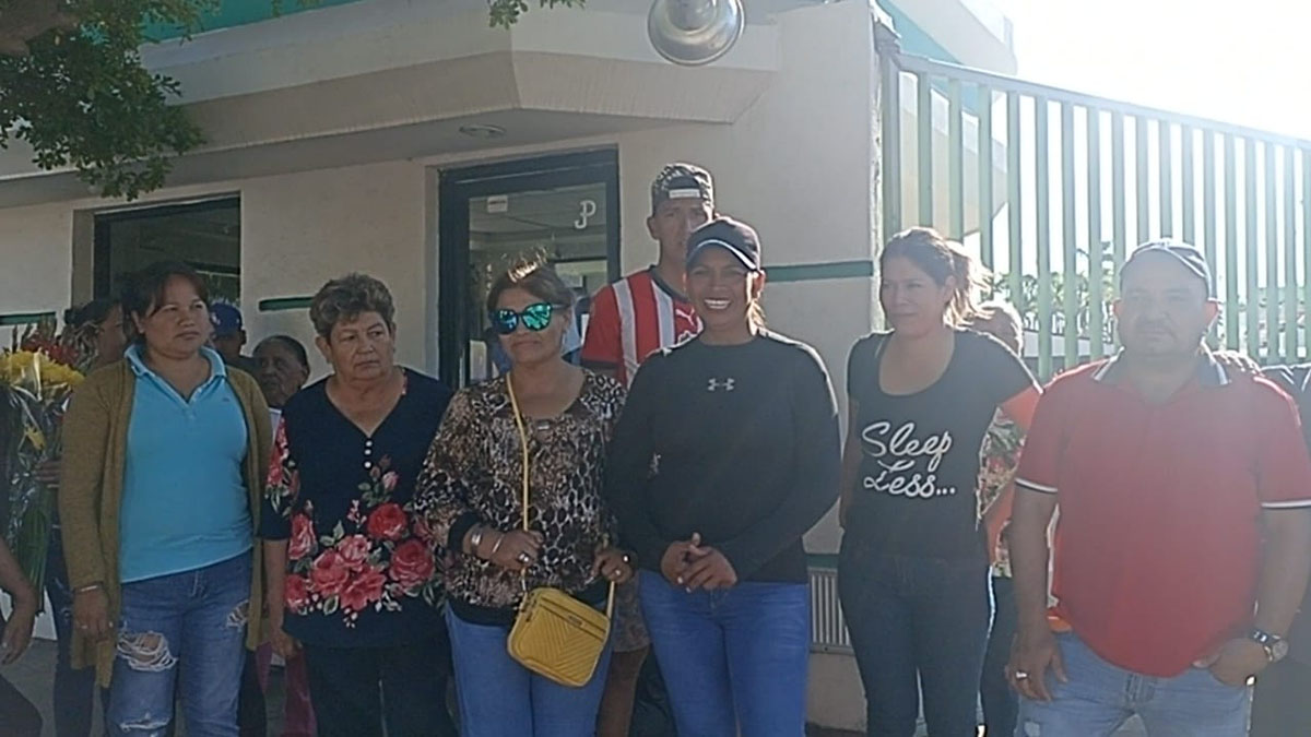 Vecinos del ejido Vallejo protestan en CFE, les exigen atención