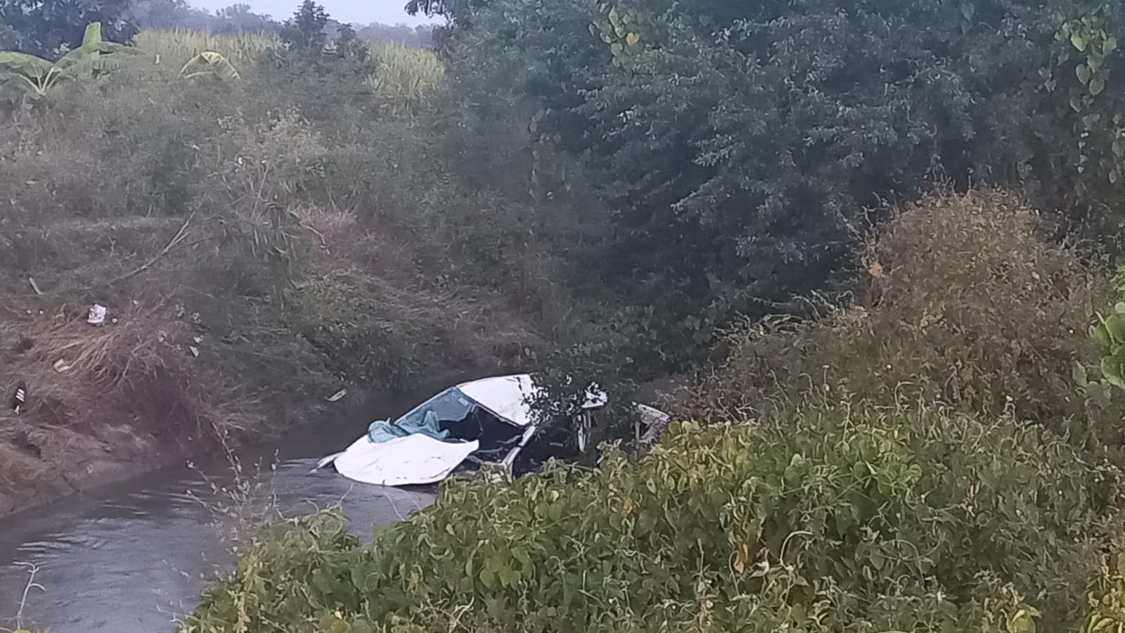 Ahogado fallece vecino de Culiacán tras  precipitarse en su auto a un canal en Eldorado