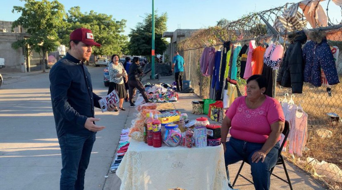 Alonso Ramírez recorre tianguis de Alturas del Sur