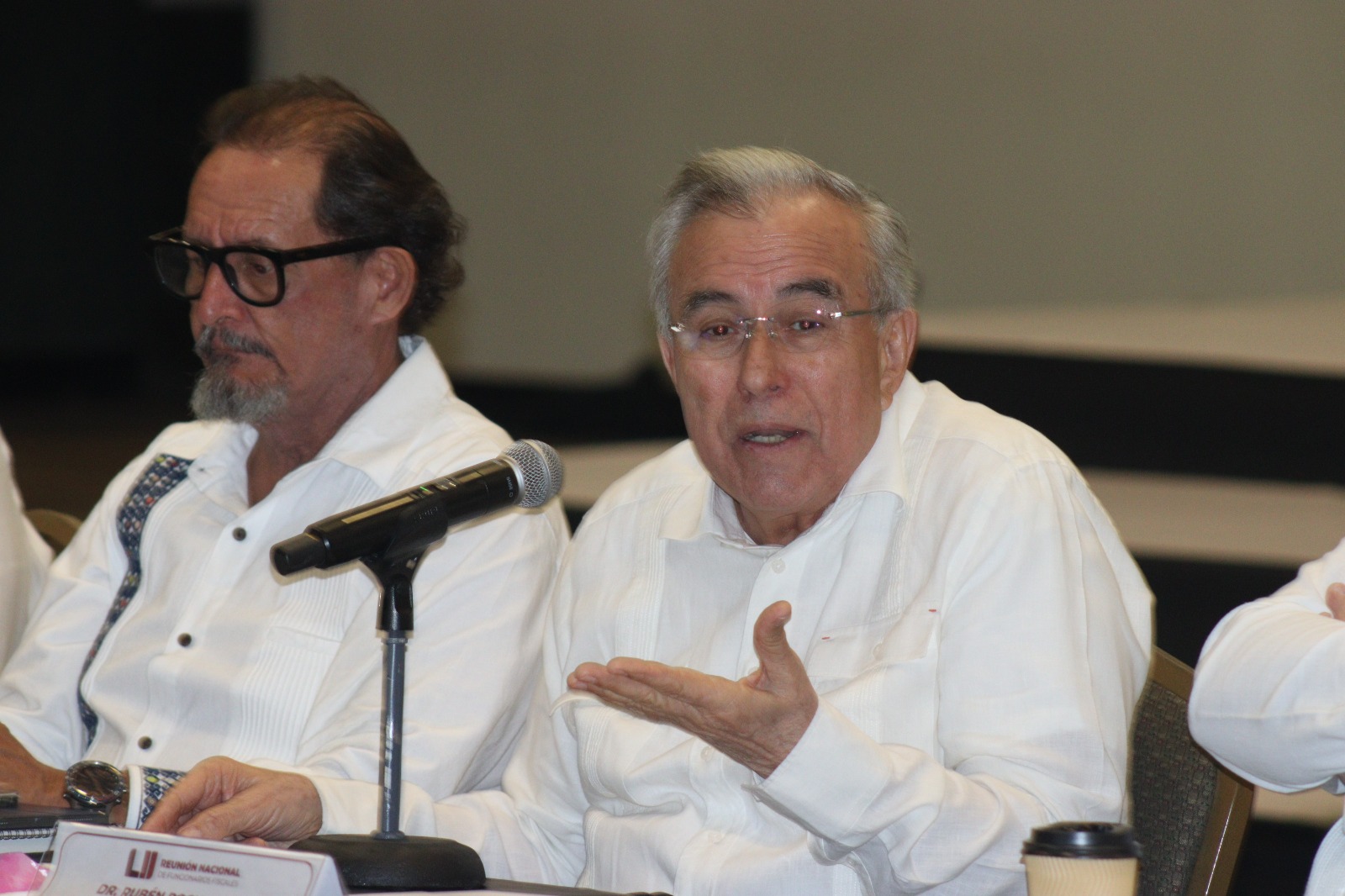 Ante funcionarios federales, Rocha Moya propone modificar el IVA en México