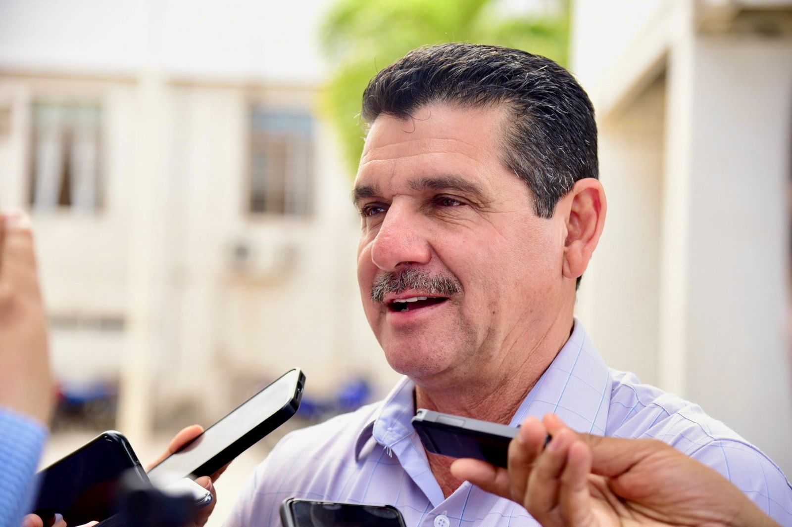 Armando Camacho Aguilar se registra ante Morena para buscar la reelección en Salvador Alvarado