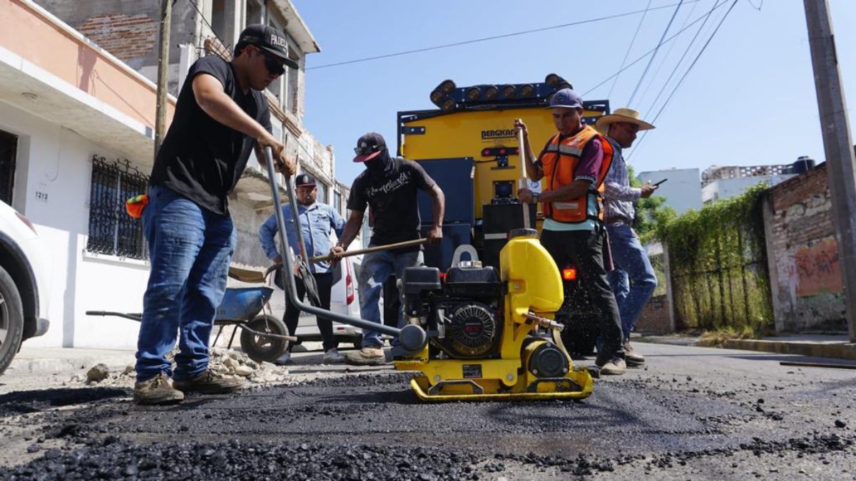 Aún no terminan de bachear los puntos más críticos de Mazatlán; va a más del 85 por ciento de avance