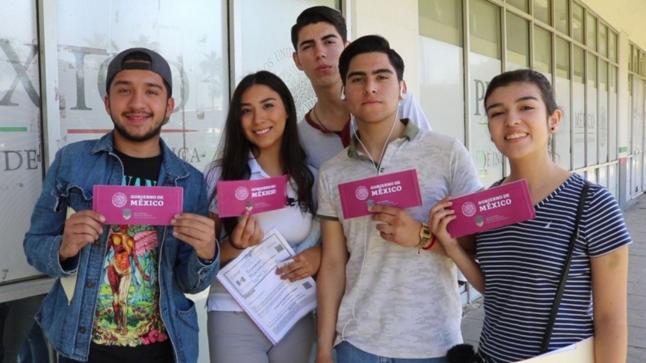 La beca ‘Jóvenes Construyendo el Futuro’ ofrece 6 mil 310 pesos mensuales e IMSS, checa los requisitos