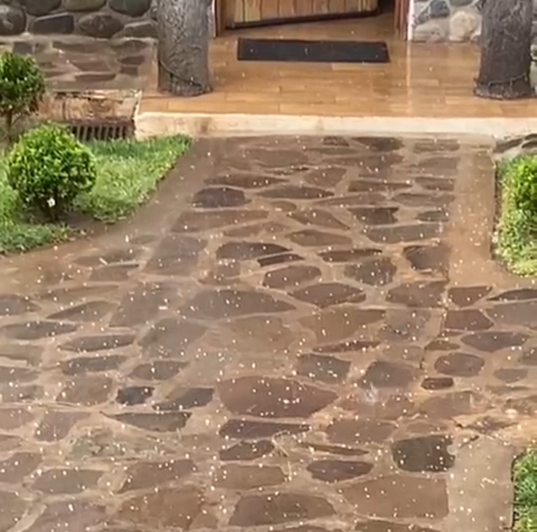 VIDEO | Cae granizo en Surutato previo a la nochebuena