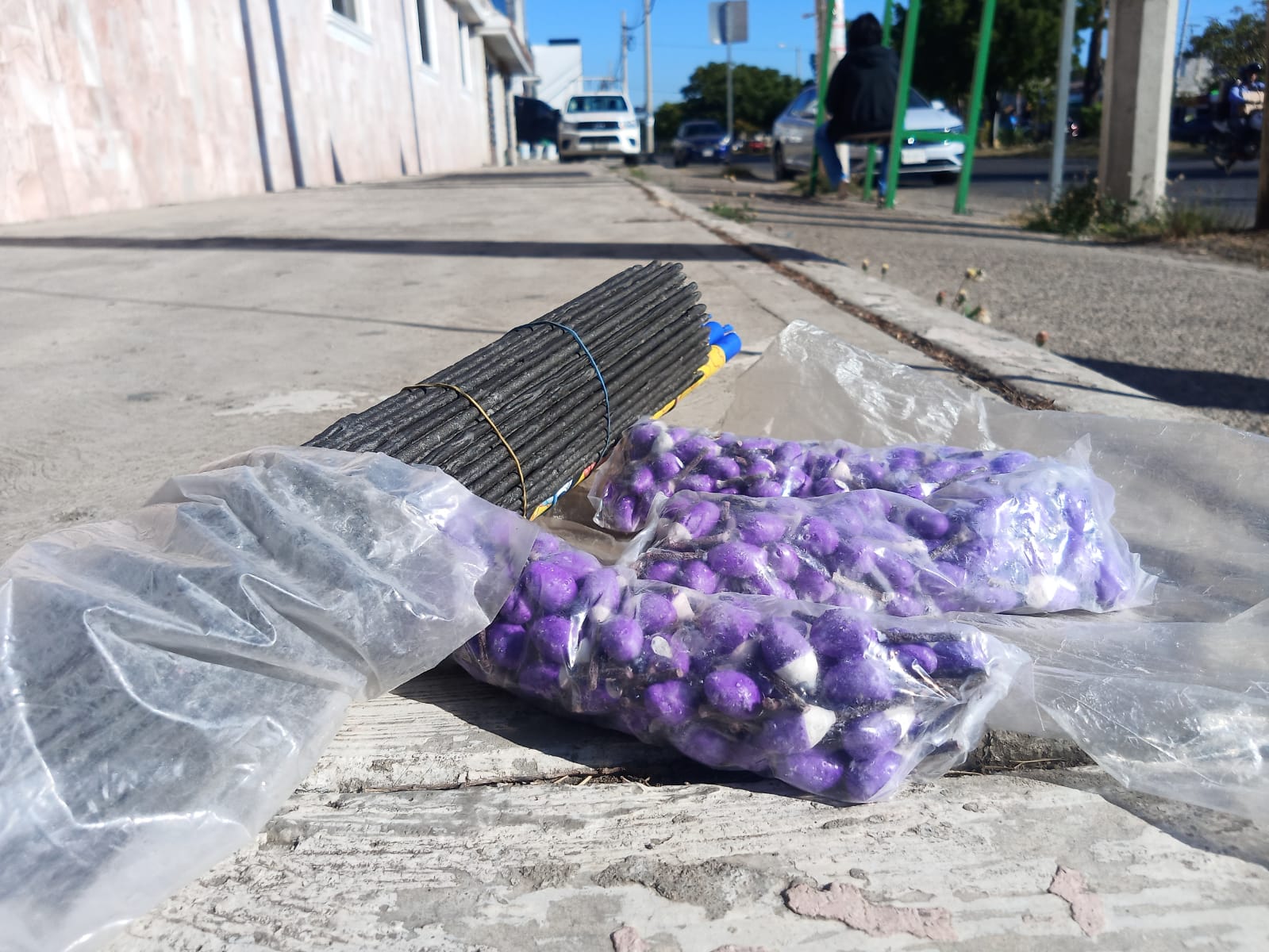 Cebollitas y bengalas no son peligrosas, pero debe estar supervisada por un adulto señala vendedora