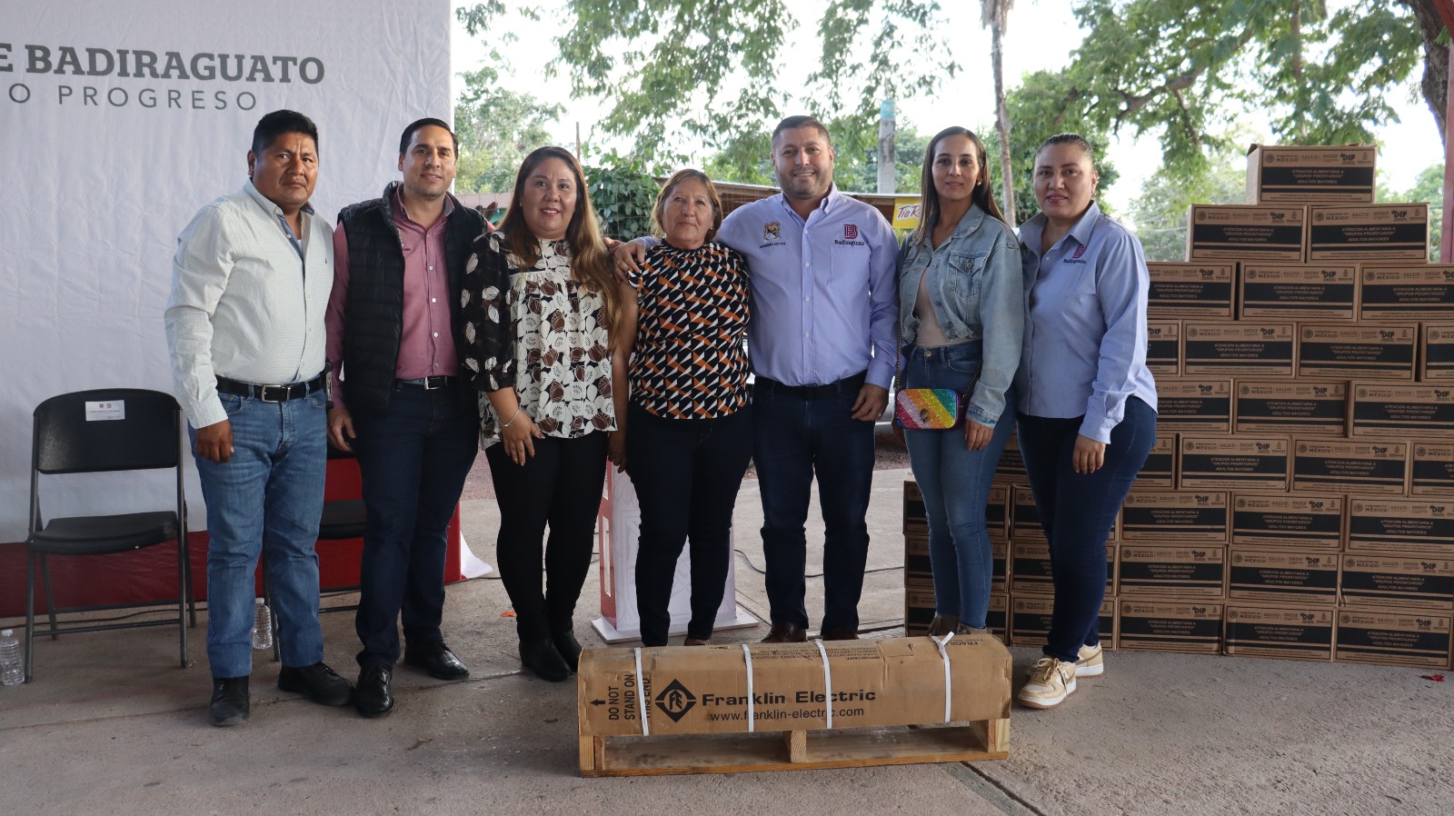 Comunidad de El Huejote, Badiraguato, recibe motor para abasto de agua; alcalde refrenda su compromiso