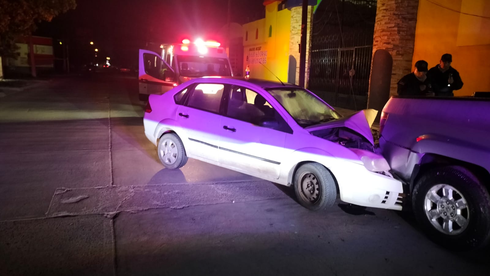Conductor se queda dormido y choca contra otra vehículo en Los Mochis