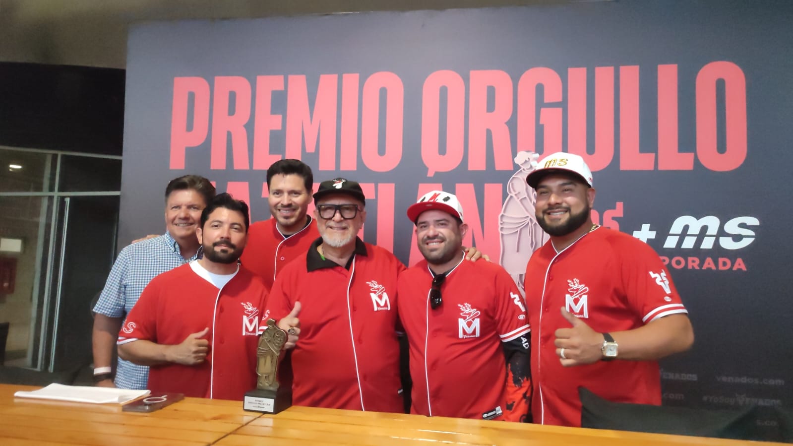 ¡Felicidades! Dan reconocimiento Orgullo de Mazatlán a la Banda MS