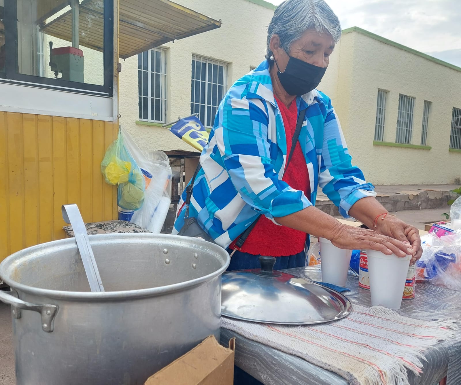 ¿La conoces? Desde hace 31 años les da calor a los alvaradenses con su rico atole