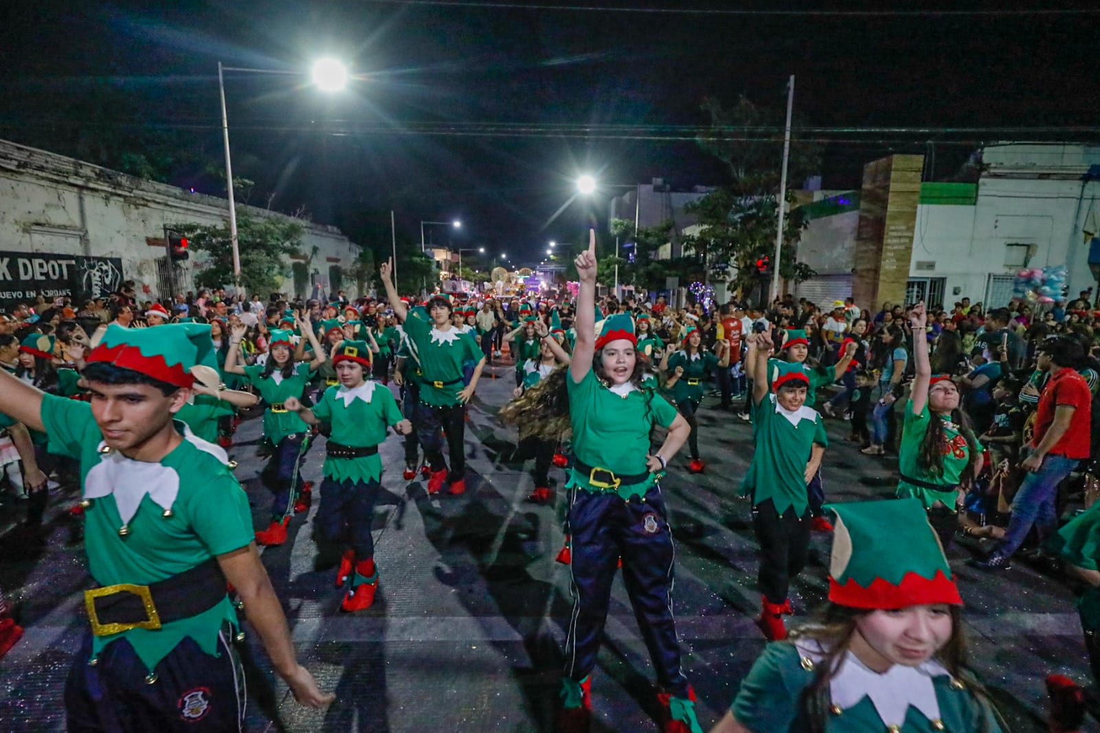 Culiacán vive “Una noche de estrellas” con el Desfile Navideño 2023