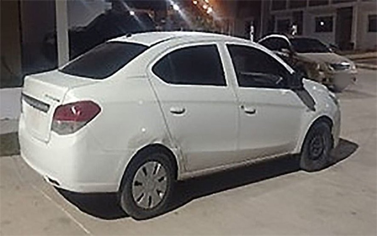 Recuperan policías estatales dos de los cinco vehículos robados anoche en Culiacán