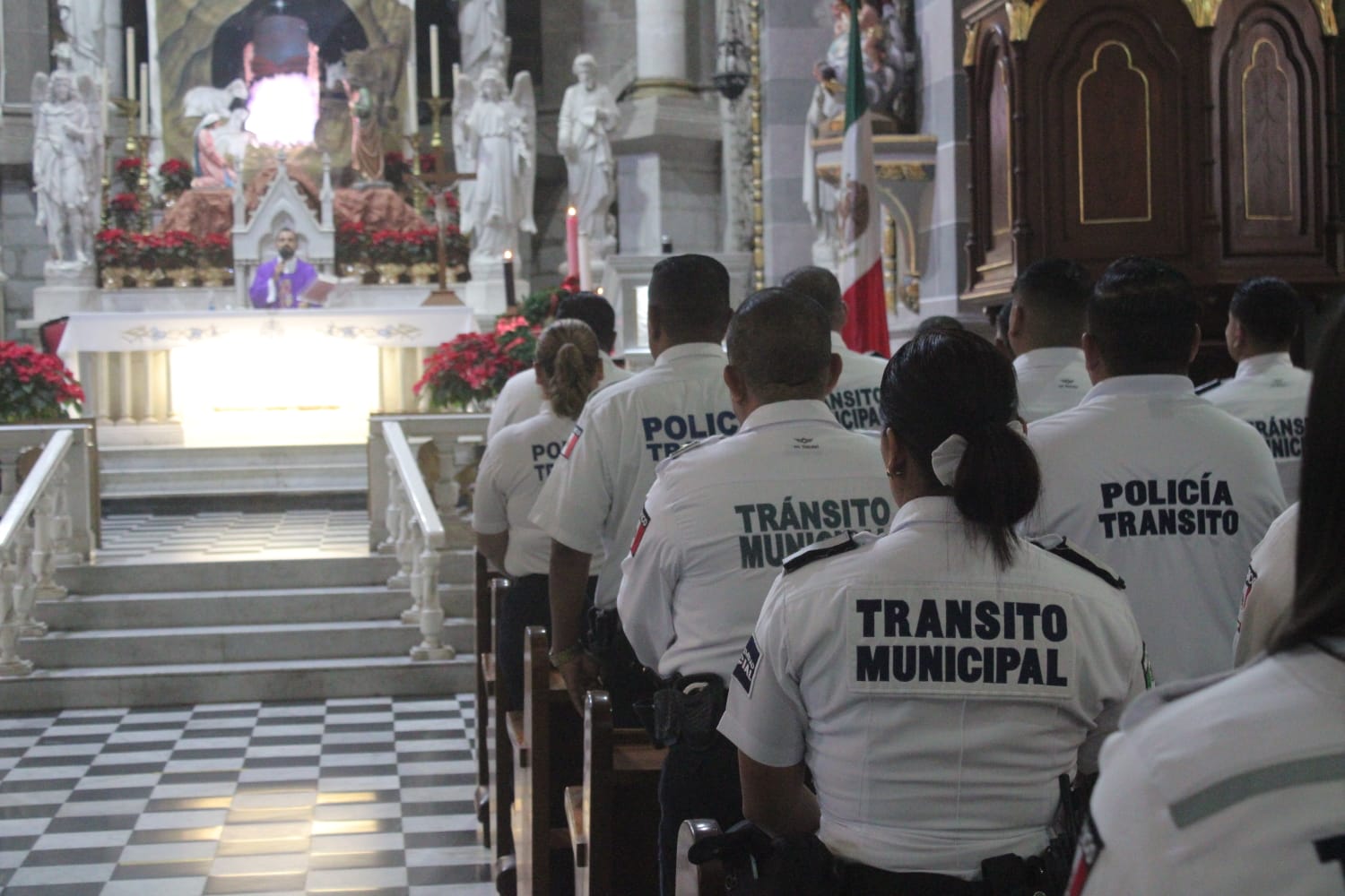 Elementos de Tránsito en Mazatlán festejan su día con misa, cena y baile
