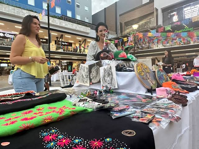 Emprendedores mazatlecos realizan bazar para recaudar juguetes