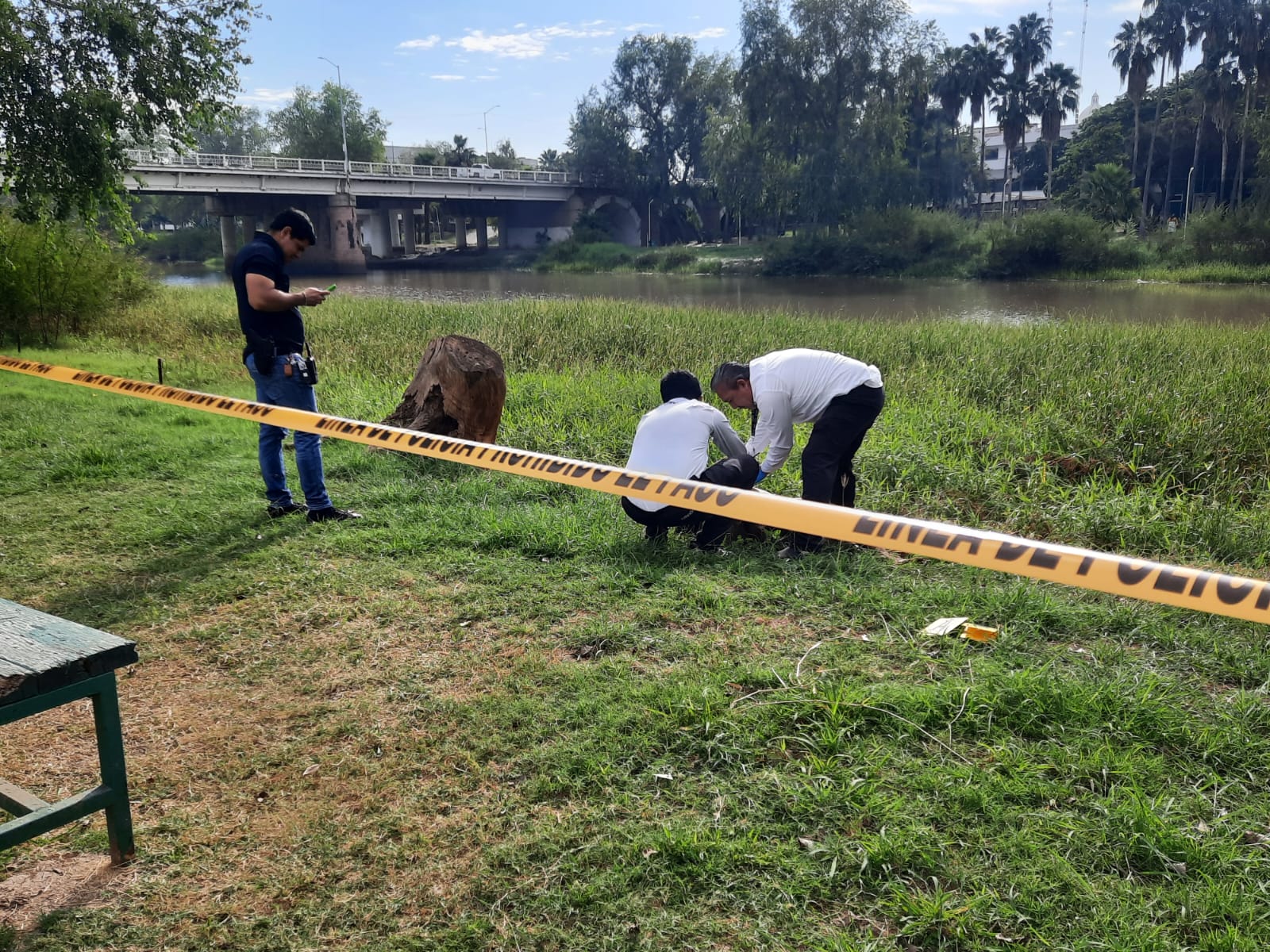 En estado de descomposición y amarrado de las manos hallan a un hombre en el río Tamazula, en el parque Las Riberas, Culiacán