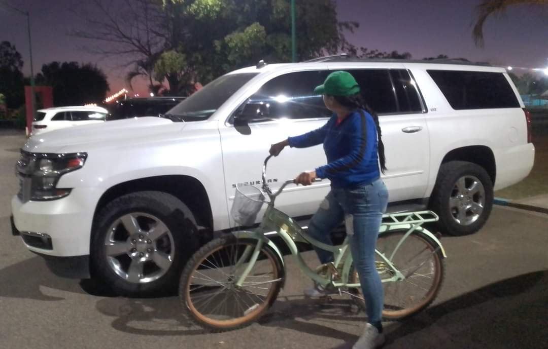 En plena Nochebuena, a Dania le robaron la bicicleta en la que va al trabajo, en Guasave