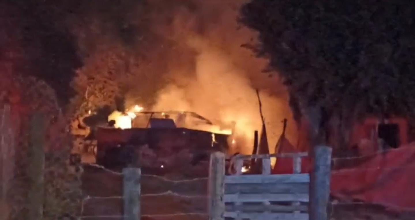 En pleno festejo de Navidad dos familias lo pierden todo tras incendiarse sus viviendas, en  Ahome