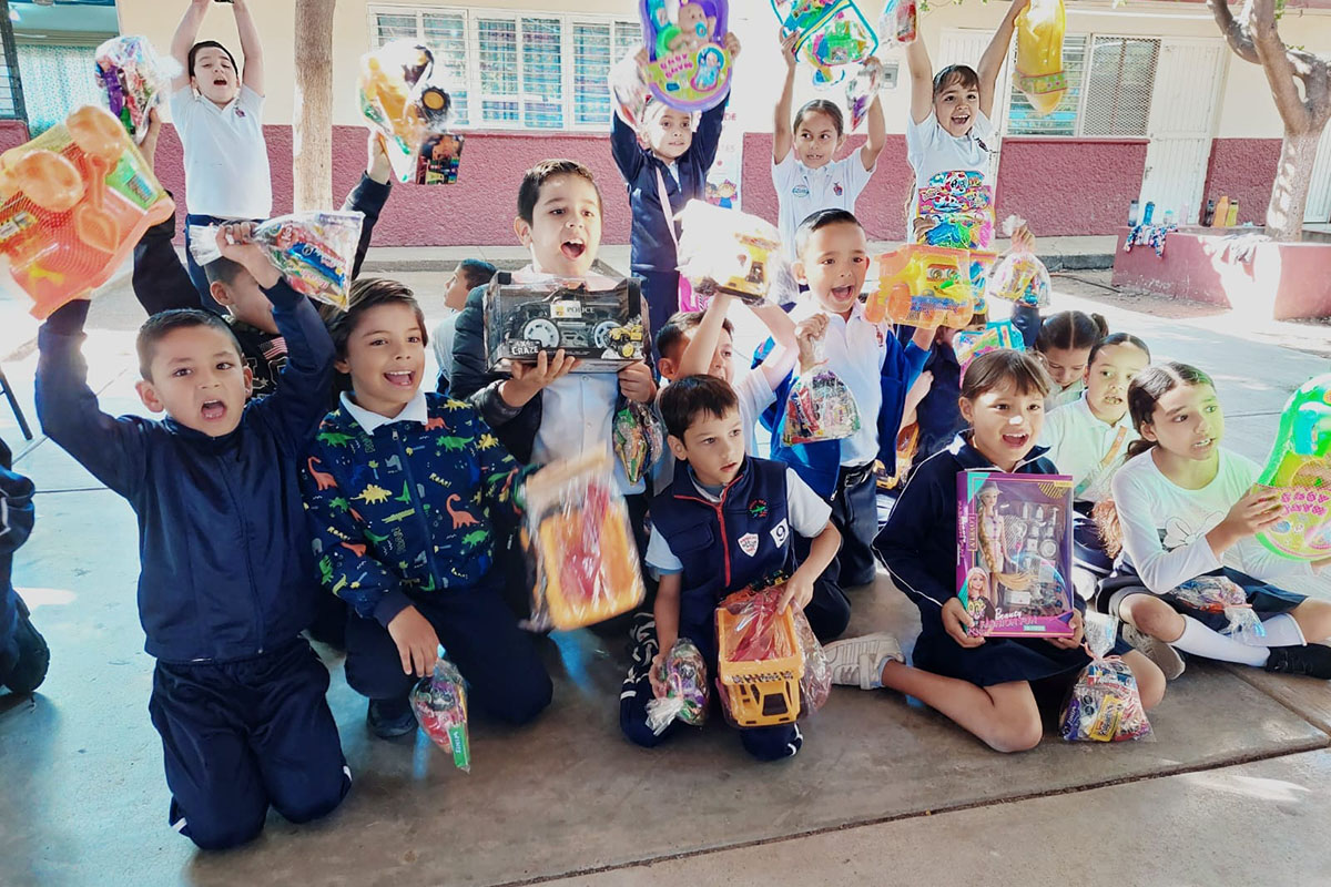 Llega la Caravana Navideña de Sistema DIF Sinaloa a dar felicidad a niños alvaradenses