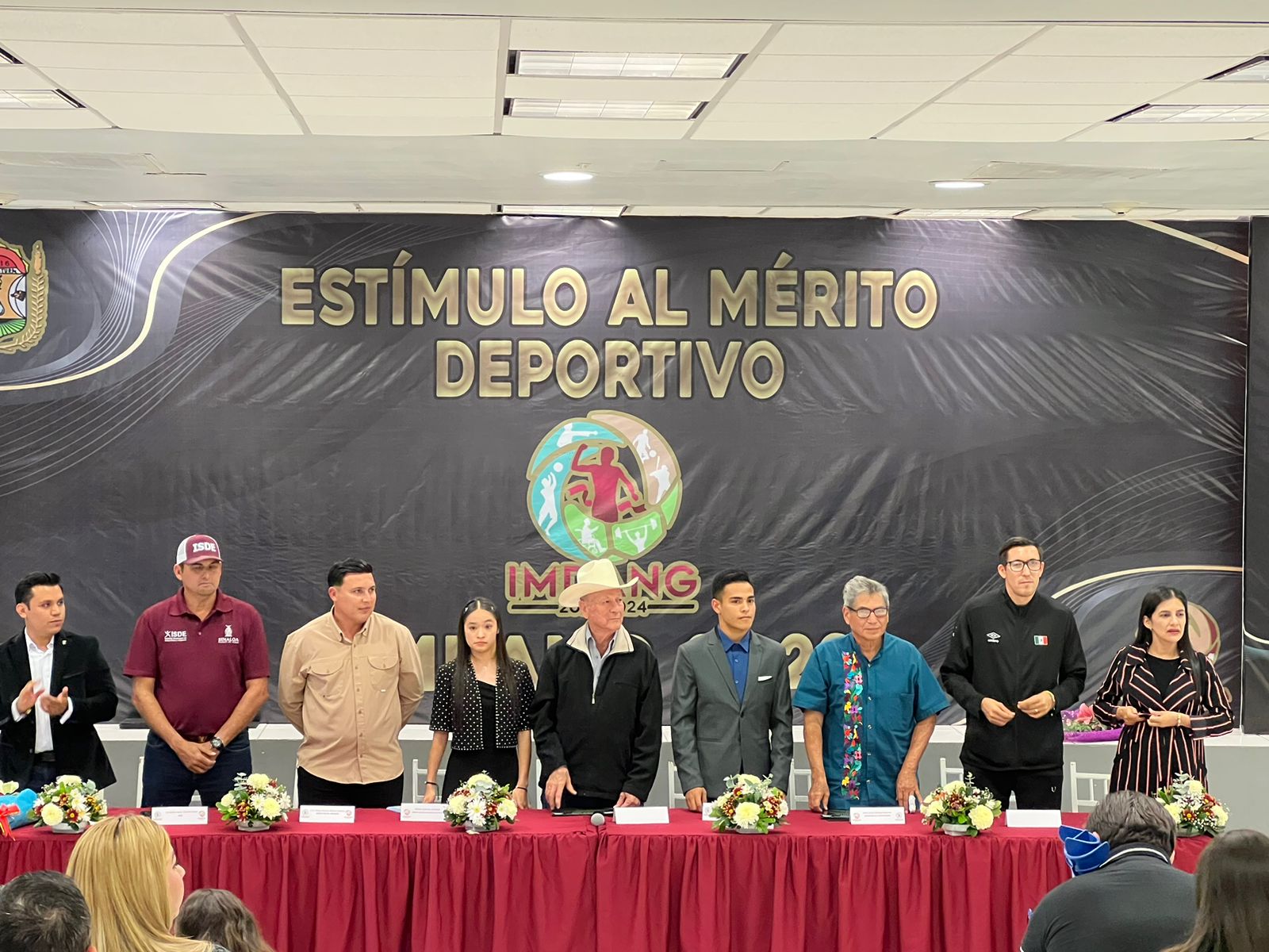 Entregan en Angostura al premio al Mérito Deportivo 2023 a dos jóvenes destacados