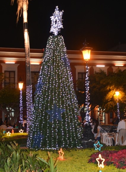 Esta tarde acompaña el encendido de la Navidad en la plazuela Machado de Mazatlán