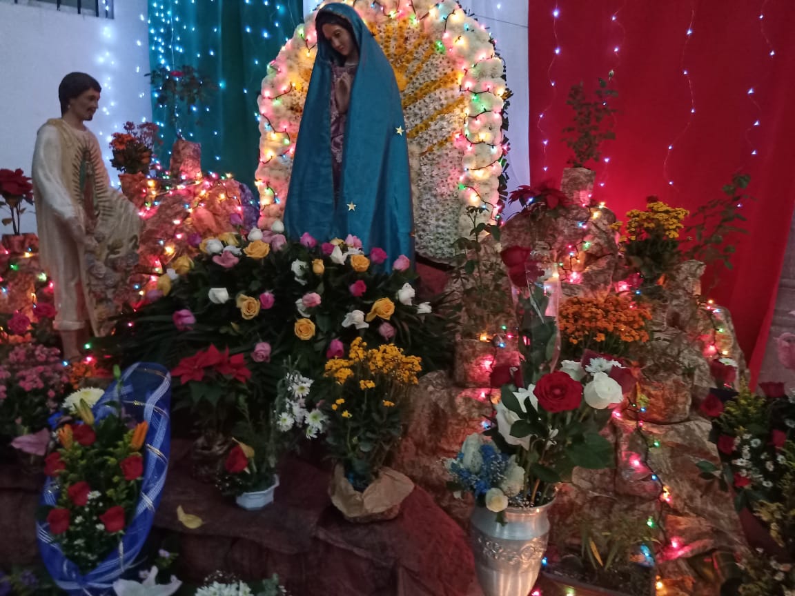 Familias mazatlecas se reúnen en diferentes iglesias a cantarle las mañanitas a la Virgen de Guadalupe 