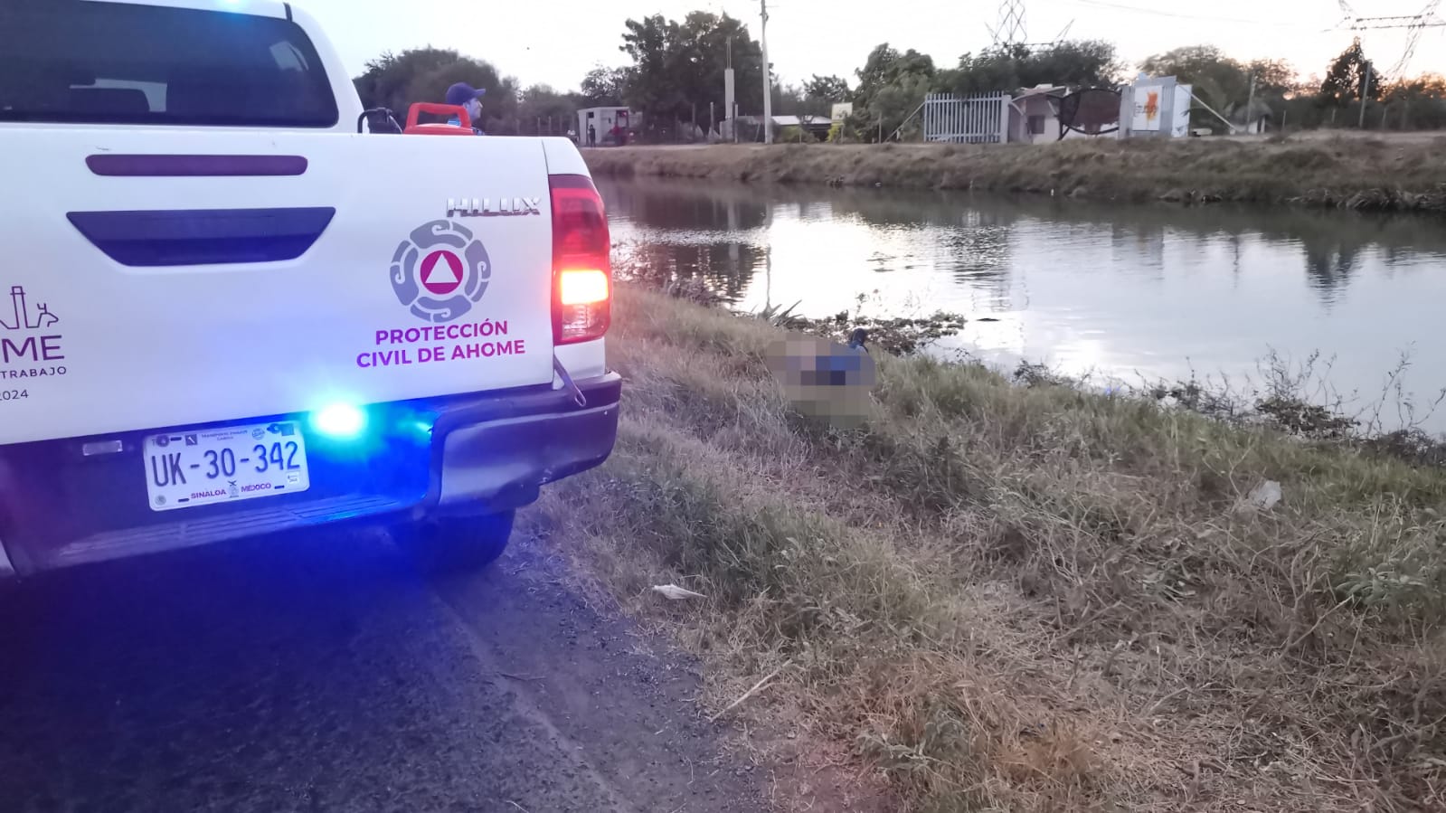 Flotando y sin vida es como fue localizado un adulto mayor dentro del canal Lateral 18 en Ahome