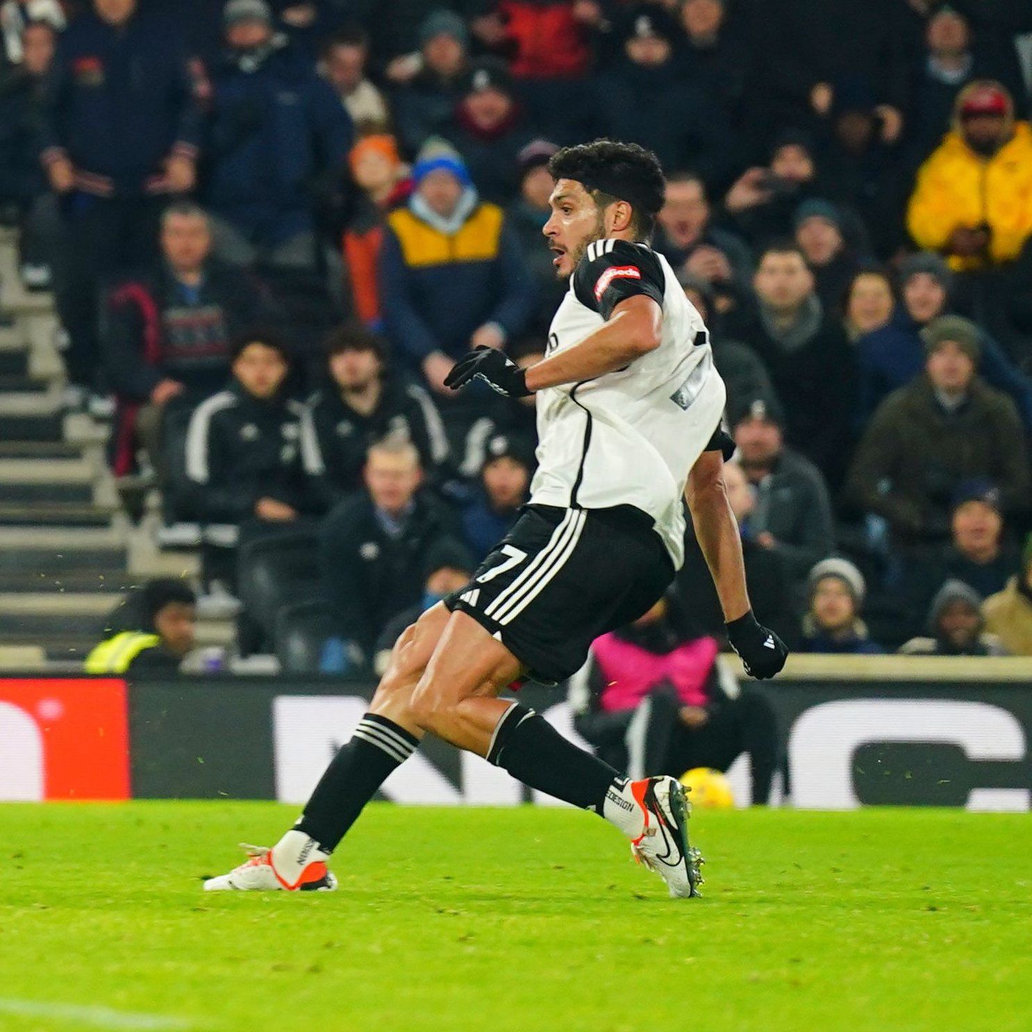 Con doblete de Raúl Jiménez, el Fulham golea al Nottingham Forest en la Premier League