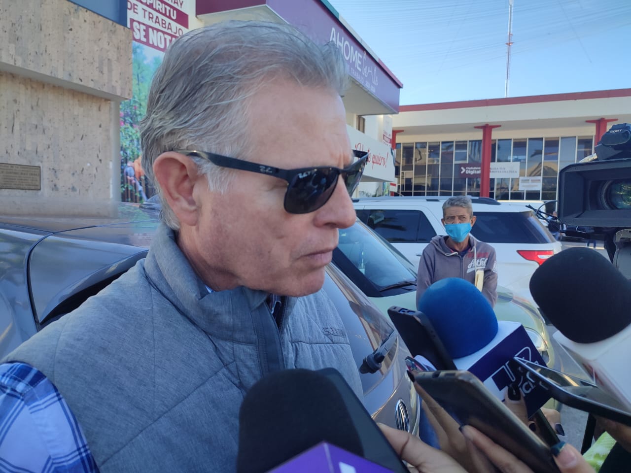 Deben reformarse leyes para sancionar con todo el peso a quienes venden clandestinamente pirotecnia: Genaro García