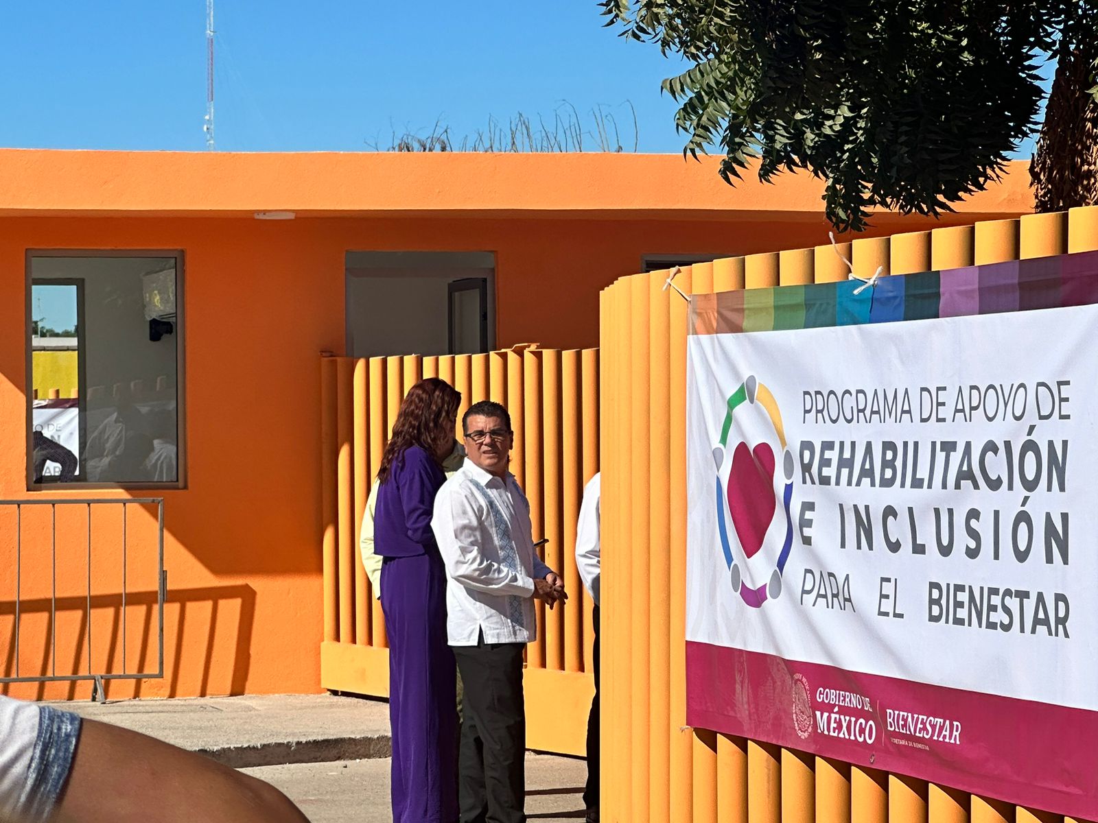 Hacen esperar a alcalde y regidor en CRIT Mazatlán; les impedían entrar