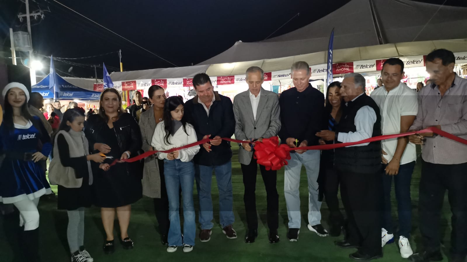 Inaugura el alcalde de Ahome Verbena Navideña 2023