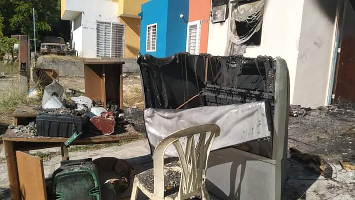Incendio causa daños materiales en una vivienda en Puerta del Sol en Mazatlán