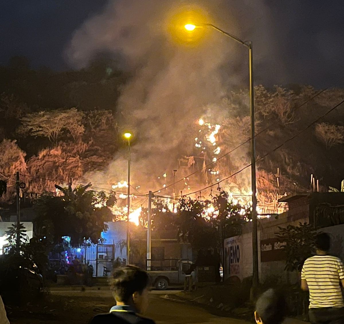 Incendio consume varias viviendas en Rincón de Urías de Mazatlán presuntamente provocado por pirotecnia