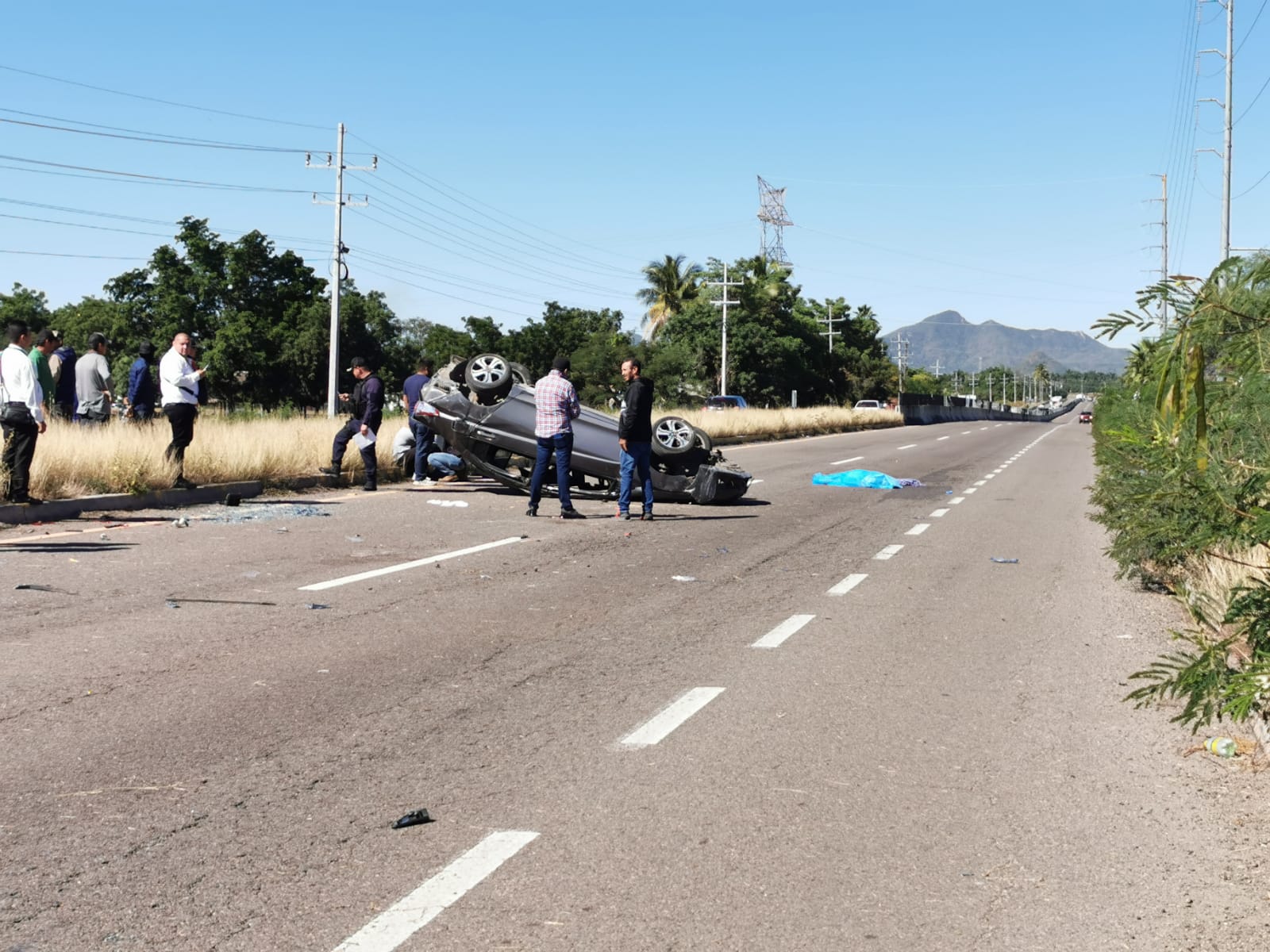 Joven mujer pierde la vida tras volcadura en El Limón de los Ramos; su hermano conducía