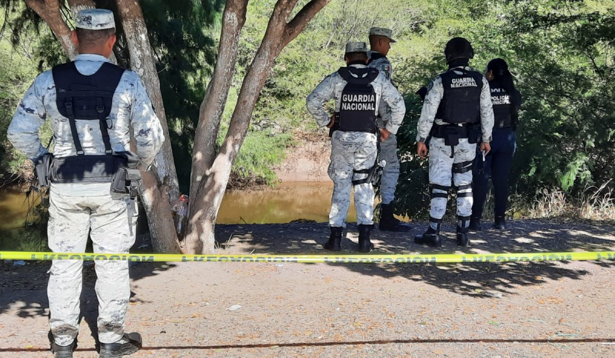 Localizan flotando y sin vida a una persona dentro de un canal, frente a la base militar El Sauz, en Culiacán