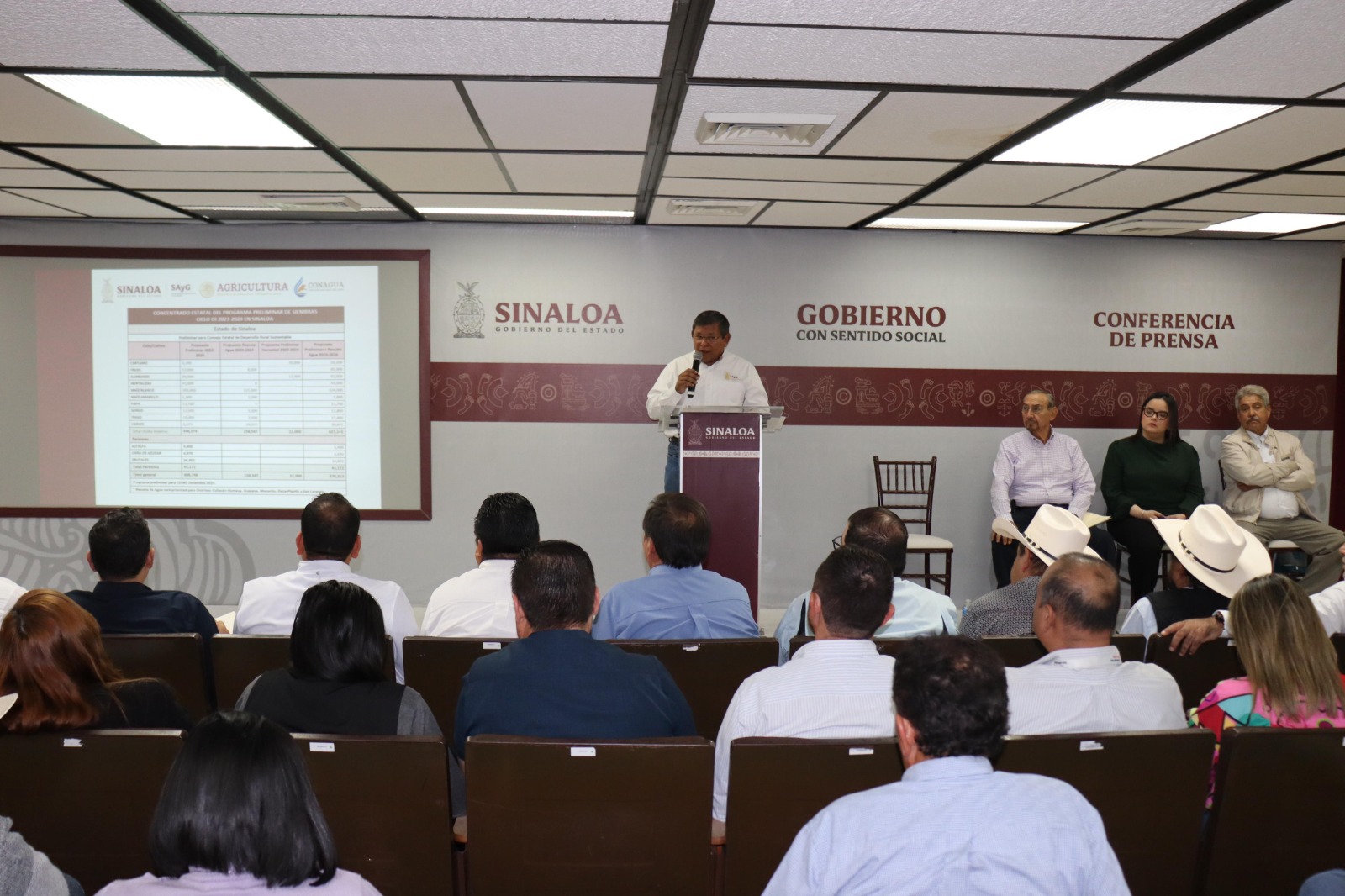 Maíz blanco y frijol, cultivos que más prevalecen en el plan de siembra 2023-2024 aprobado por el consejo estatal agropecuario