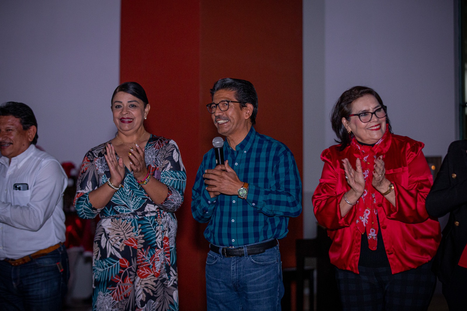 ¡Va por la reelección! Martín Ahumada Quintero hace pública su constancia de aspirante por Morena