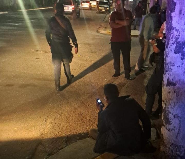 Motociclista es arrollado por una camioneta en Guasave y termina lesionado