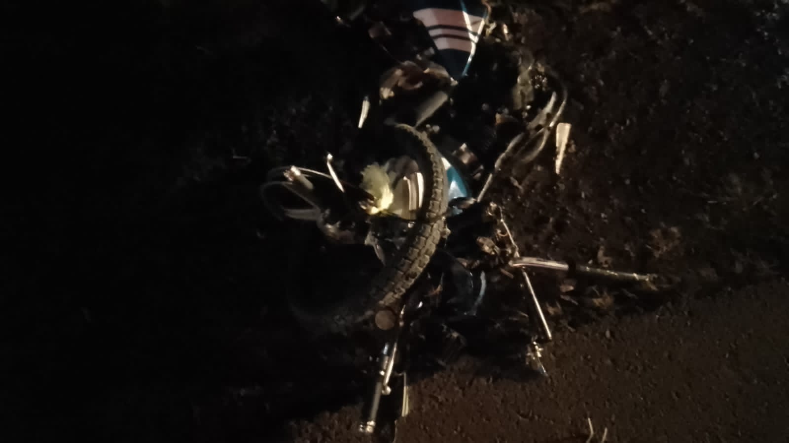 Motociclista pierde la vida al chocar su unidad contra un automóvil en Guasave