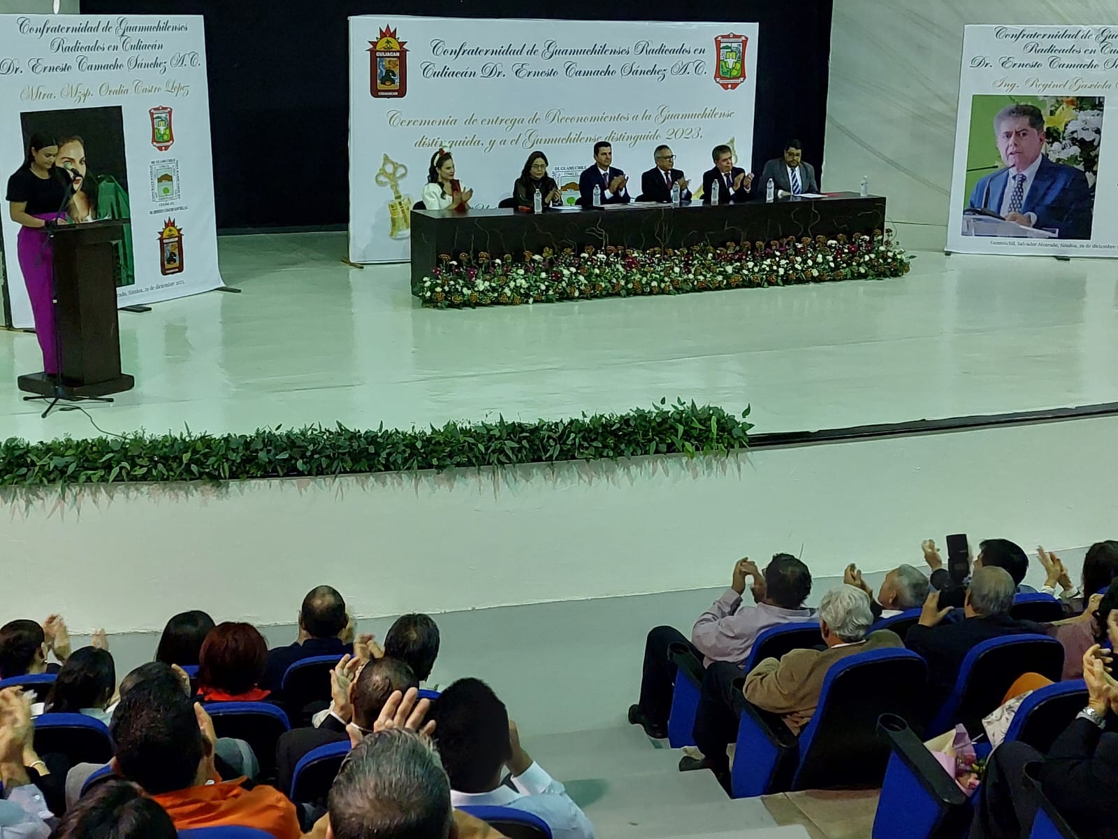 Oralia Castro y Reginel Gaxiola reciben el distintivo como Guamuchilenses Distinguidos